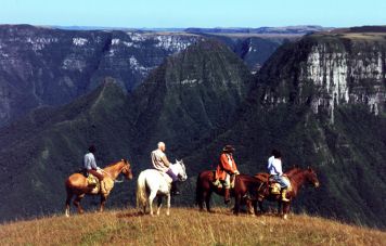 Die Cayamborá Canyons