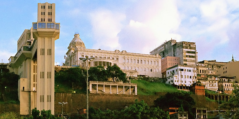 Der Lacerda Fahrstuhl hinauf zu Salvadors Oberstadt und der Rio-Branco-Palast